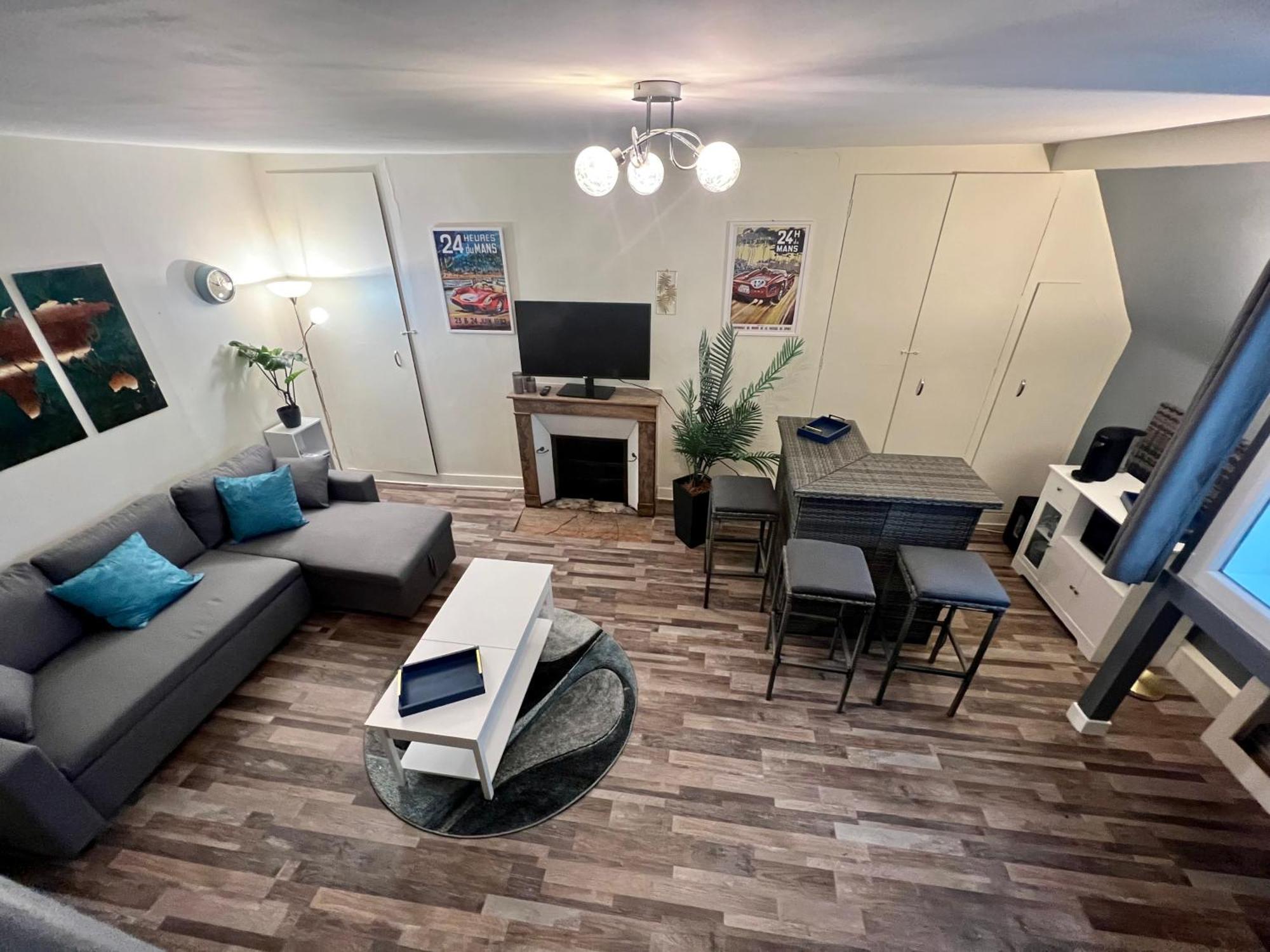2eme Etage Prive De Notre Maison-acces Au Jardin-smart Tv-streaming-wifi * Le Mans